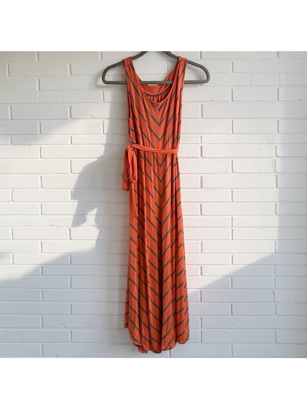 Liz Lange Maternity Chevron Stripe Maxi Dress Orange Gray Tie Waist XS